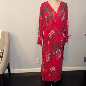 ENCHANTED FLOWER SHEER ROBE SIZE 26/28 pink/ red